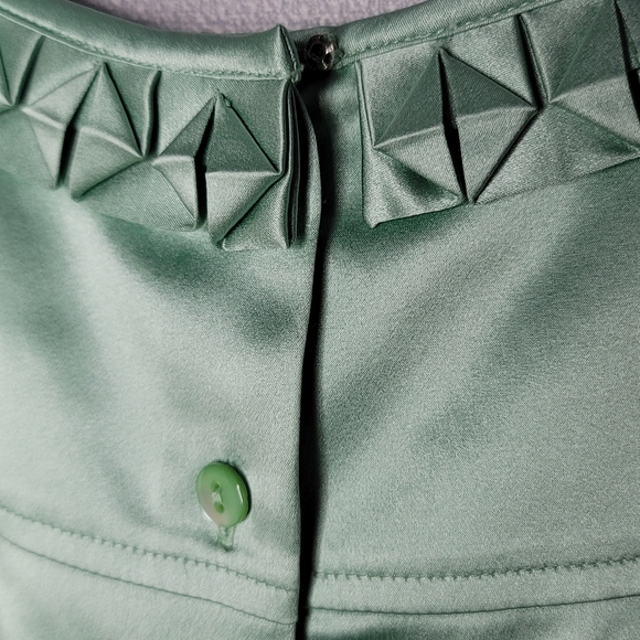 Sleeveless Button Back Blouse - Picture 8 of 10